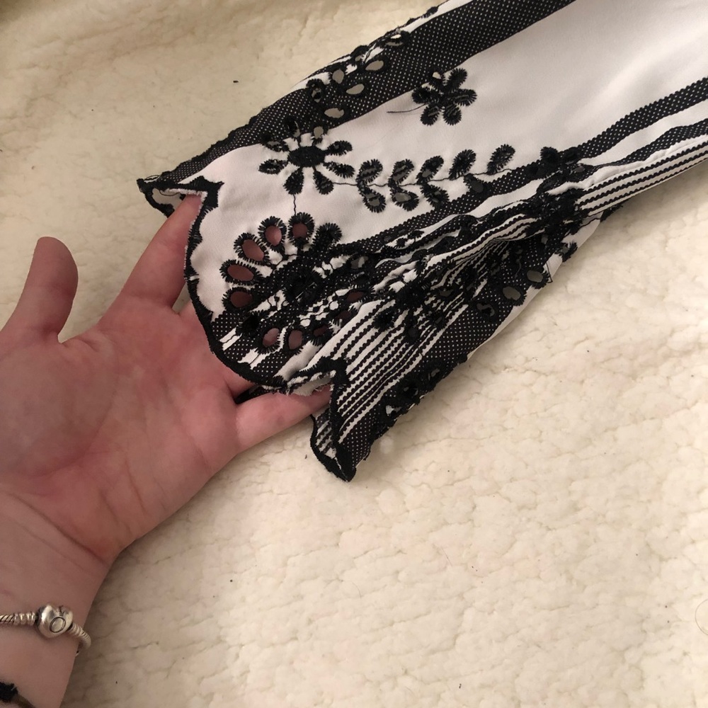 Too small - Picture 3 of 3